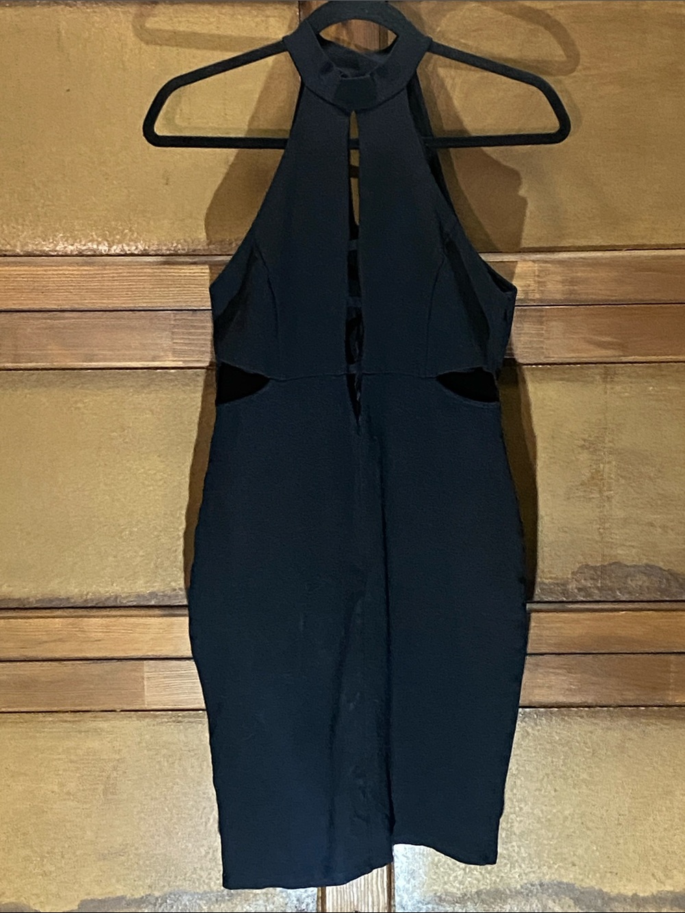 Solemio Elegant Black Backless Dress